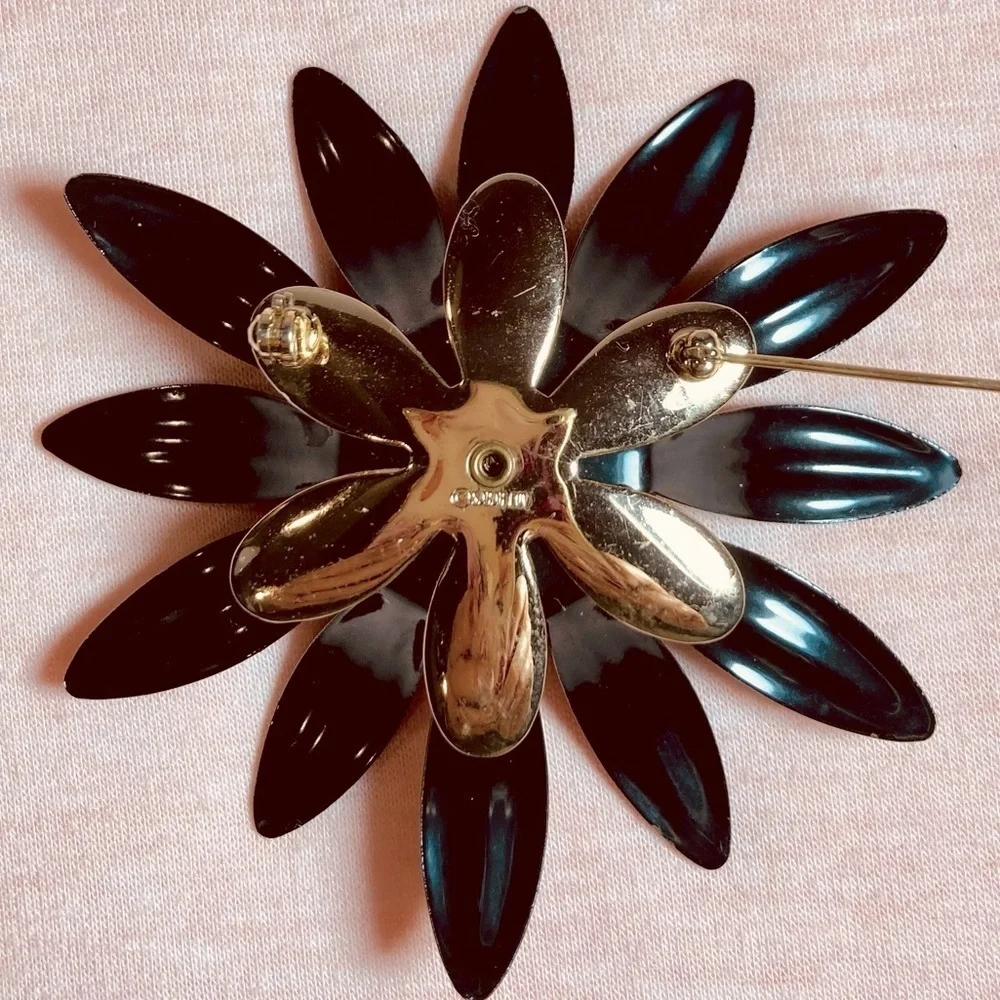 Beautiful Vintage Black‎ Enamel and Gold Tone Flower Brooch by Sarah Coventry